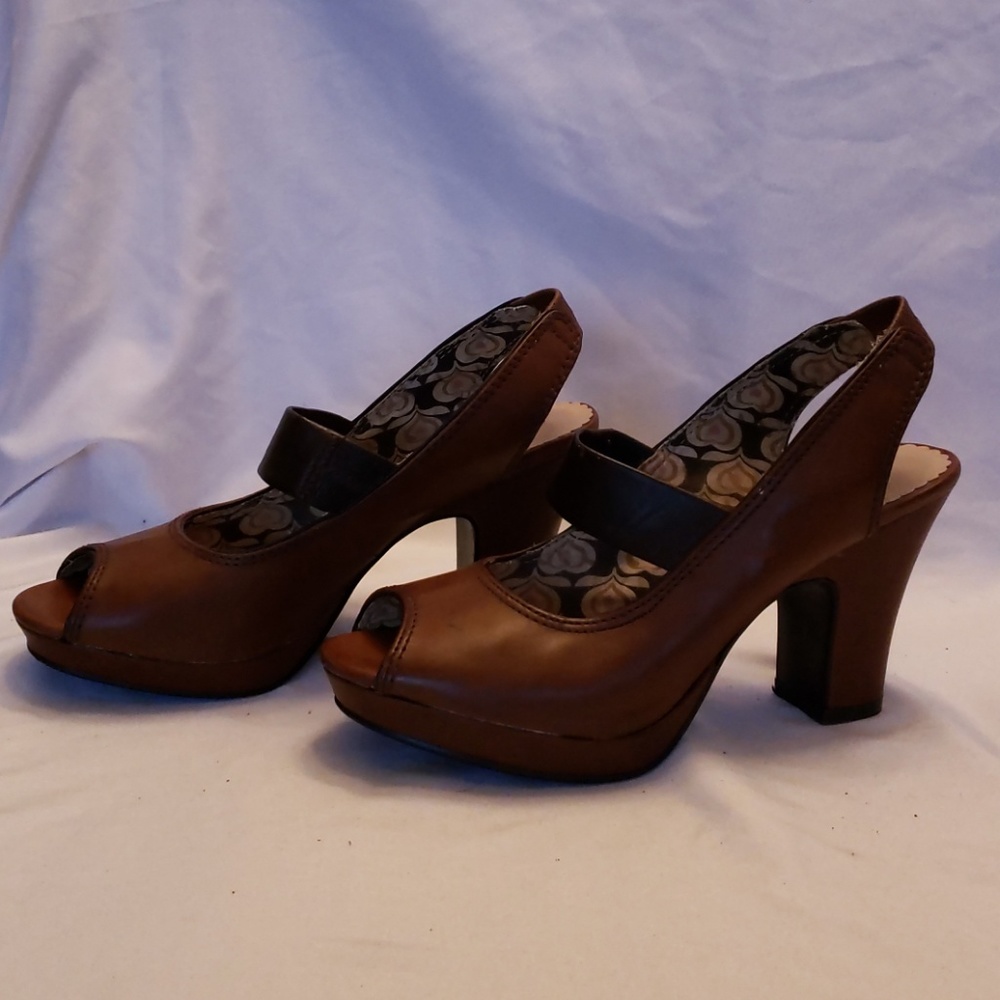 American eagle strappy peeptoe heal